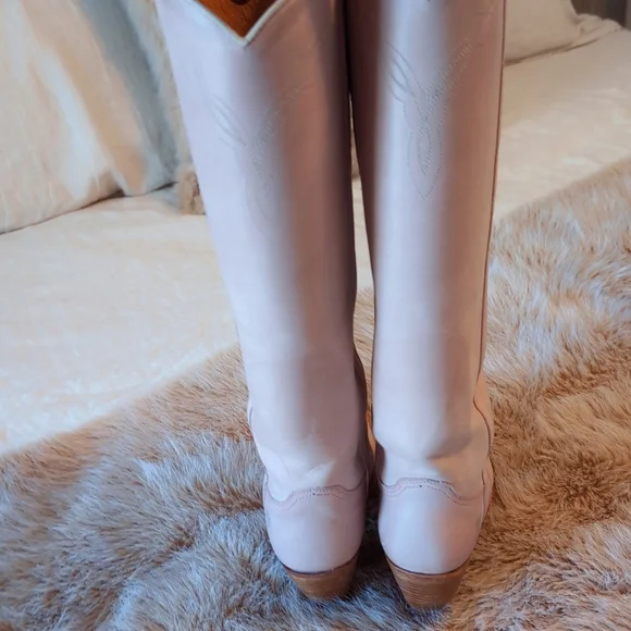 Frye Mustang Boots - Picture 4 of 10